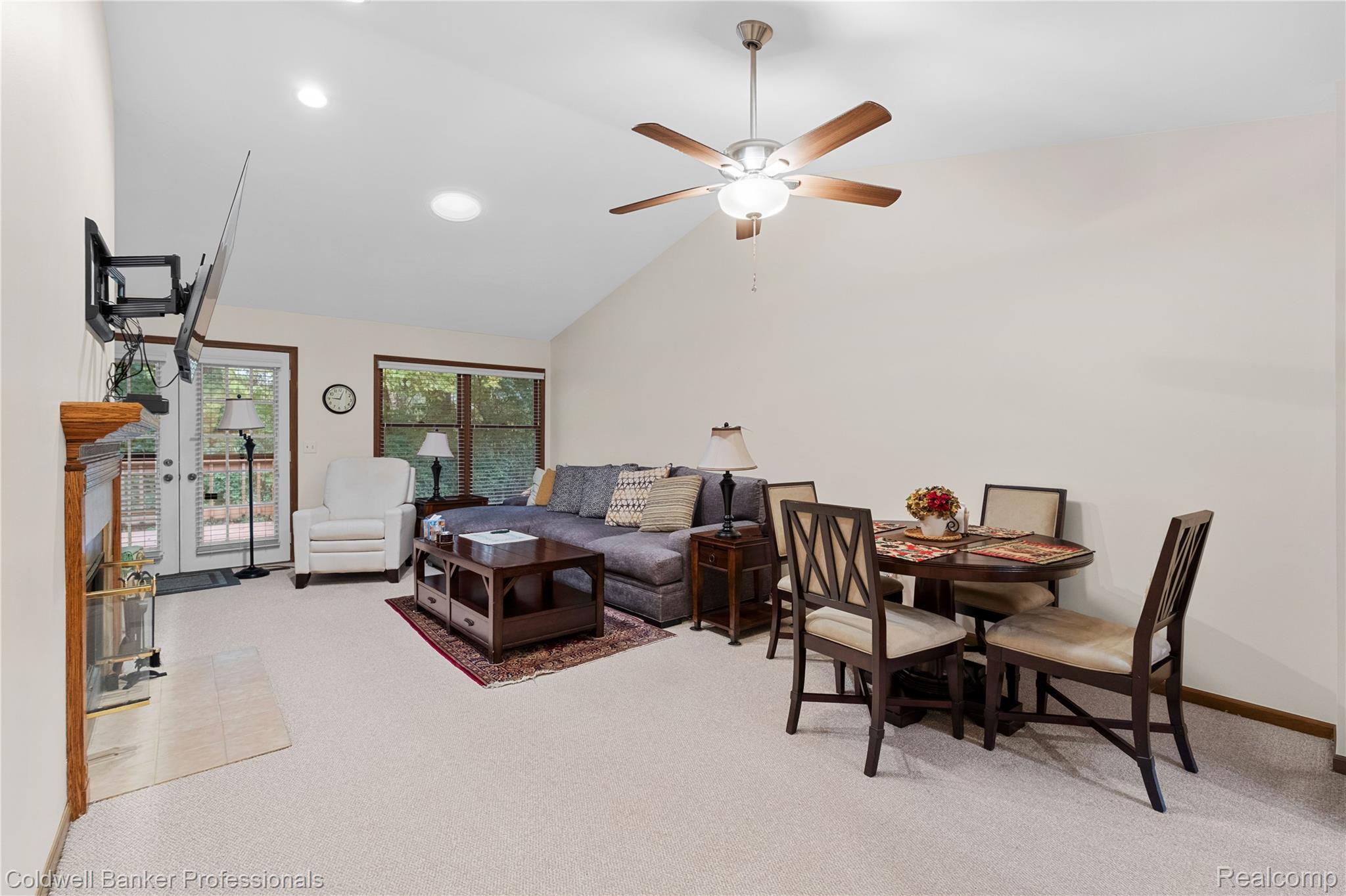 14098 Meadow Hill Lane