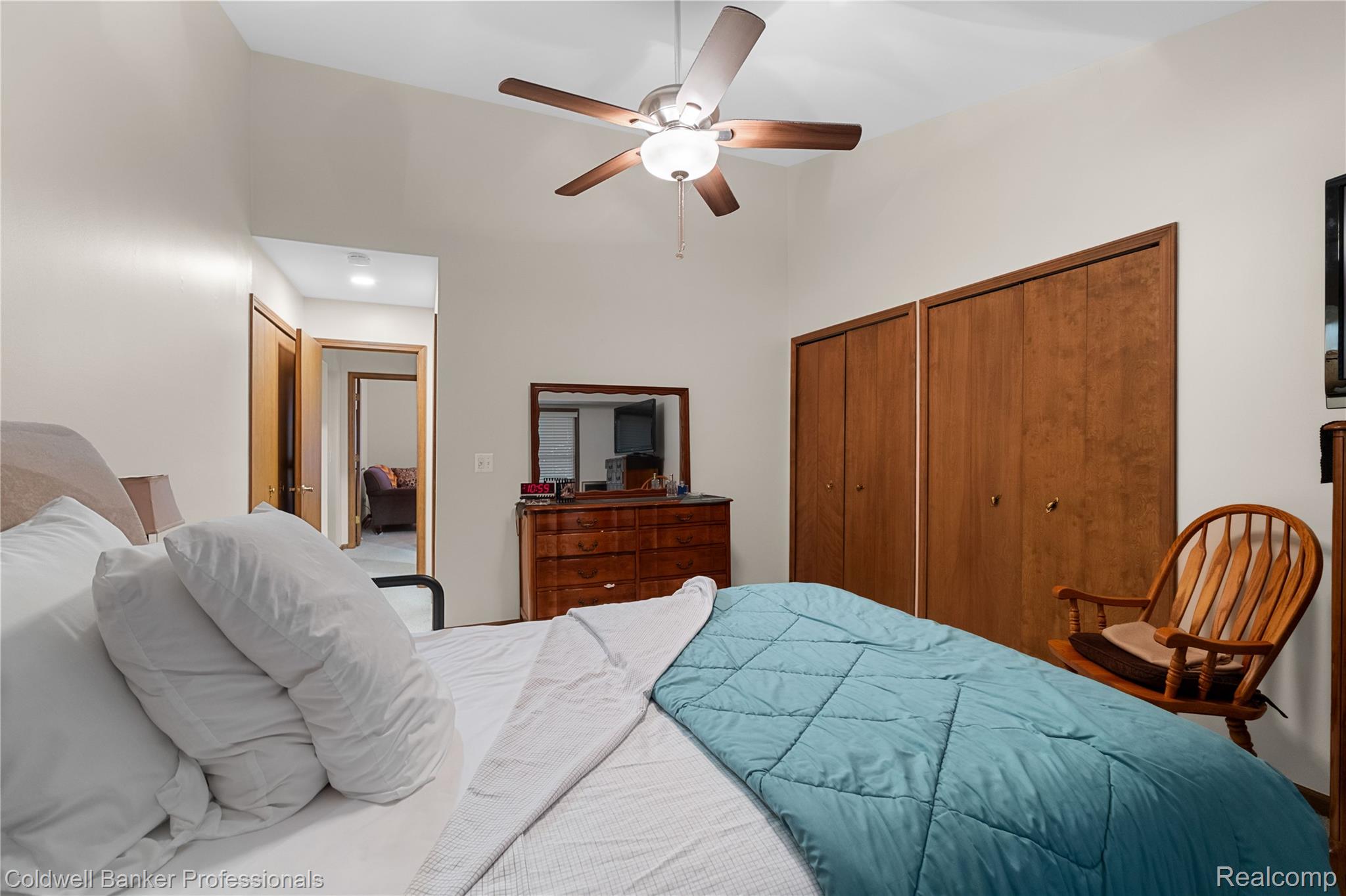 14098 Meadow Hill Lane