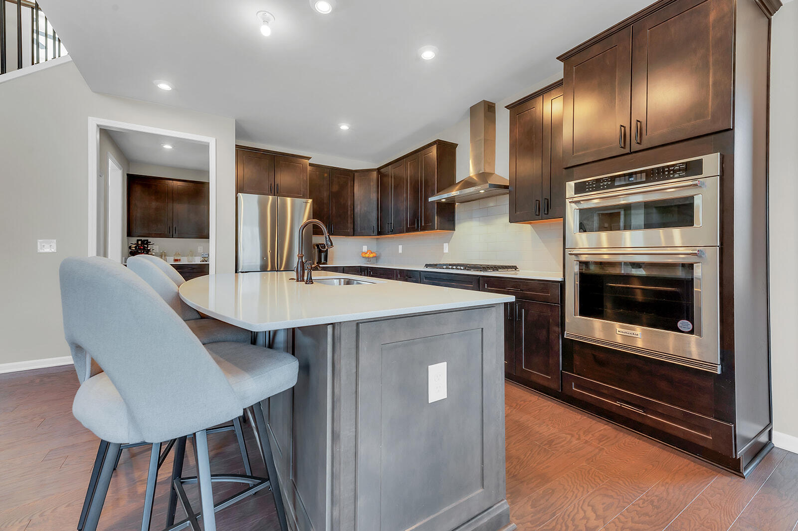 7420 Hardwood Cir Circle