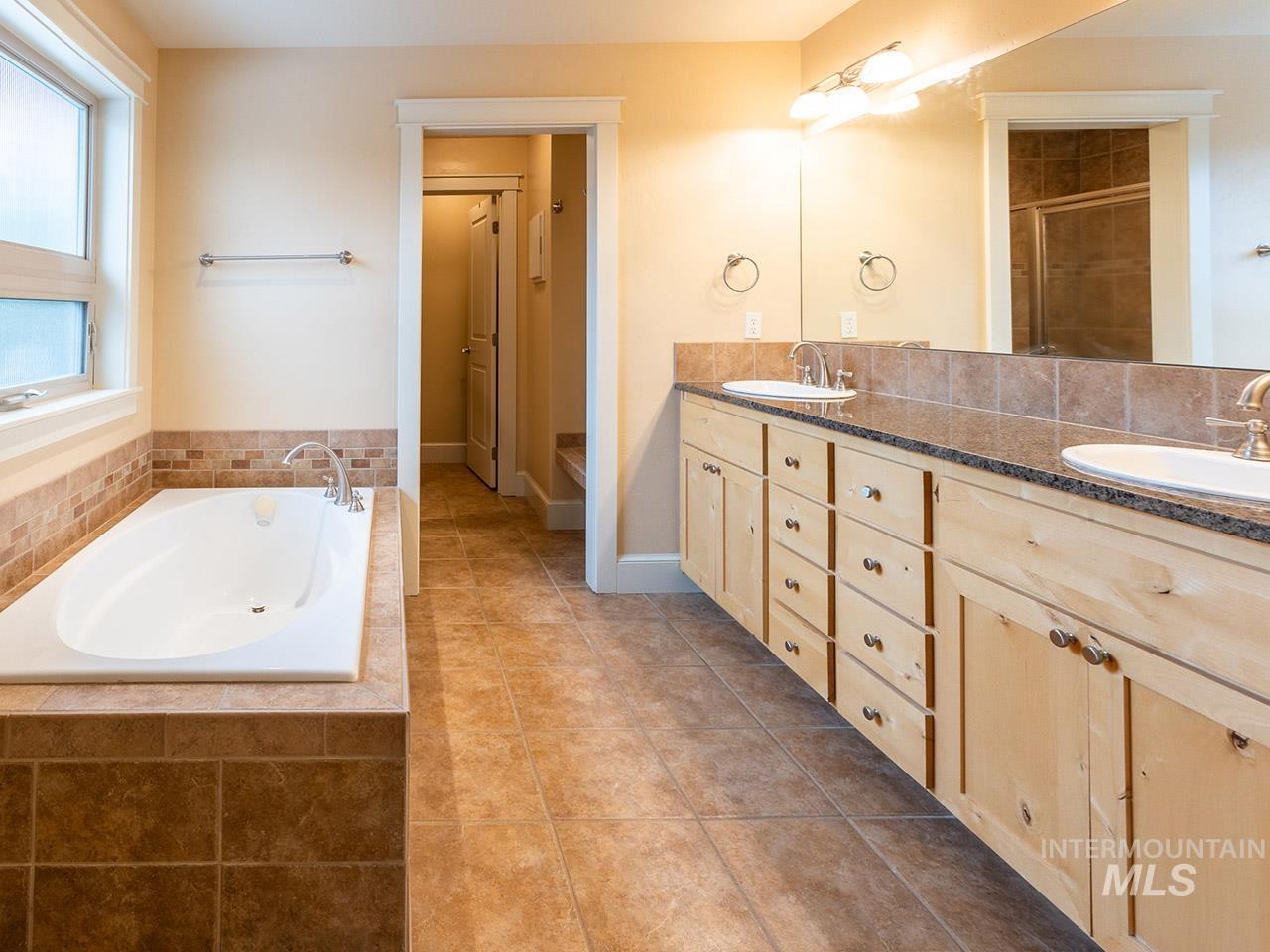 1900 Nordic Village Circle