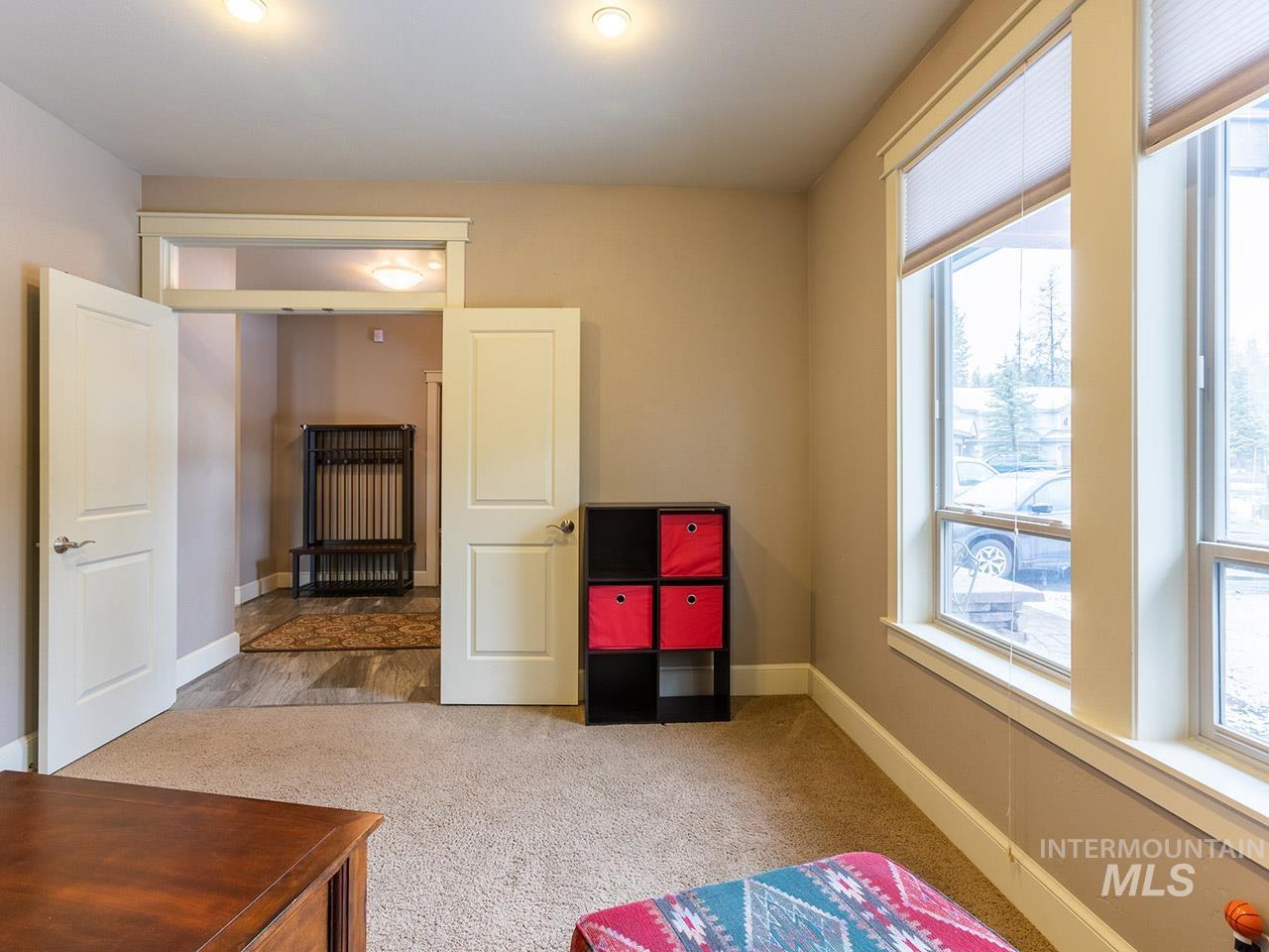 1900 Nordic Village Circle