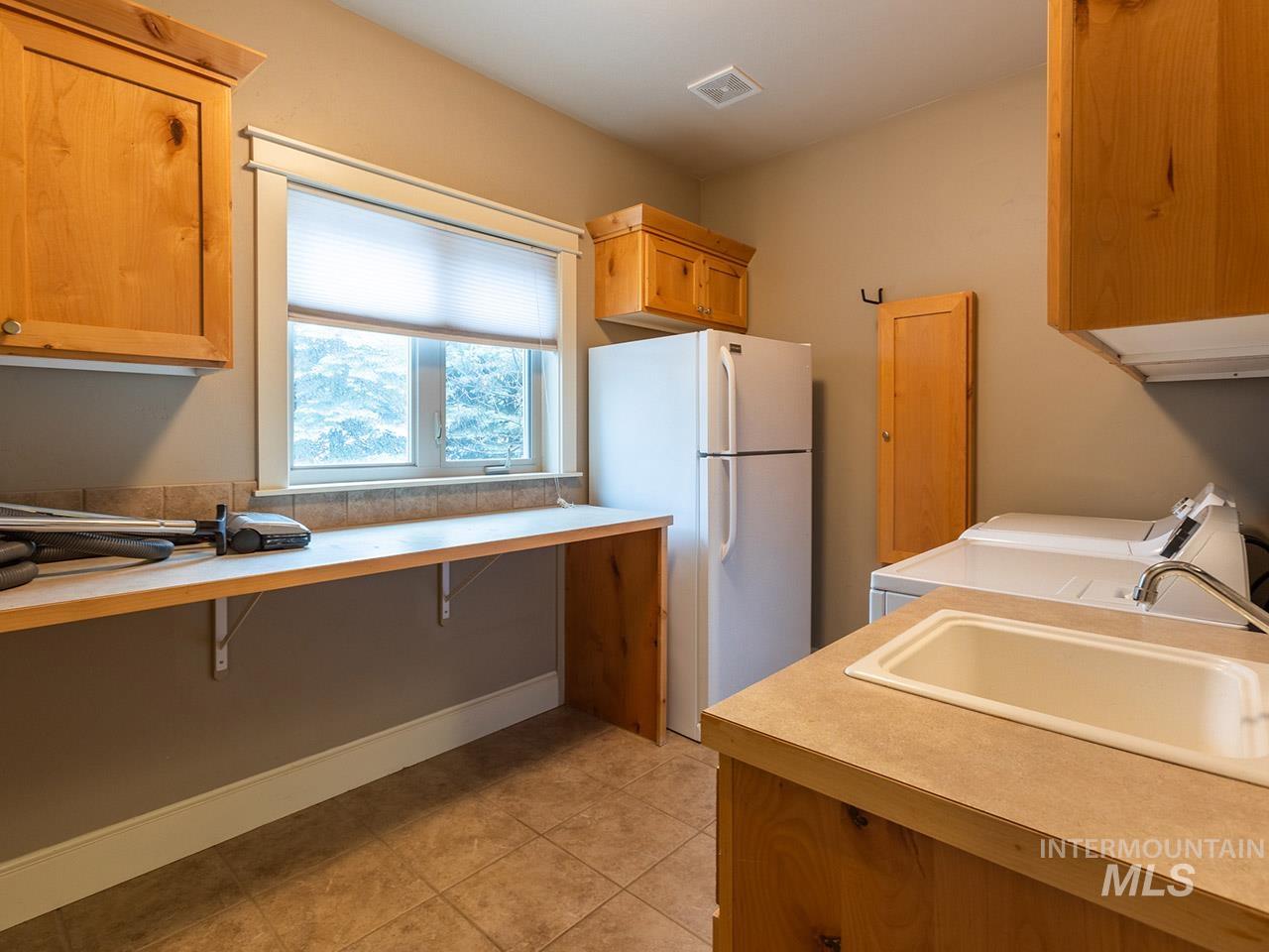 1900 Nordic Village Circle