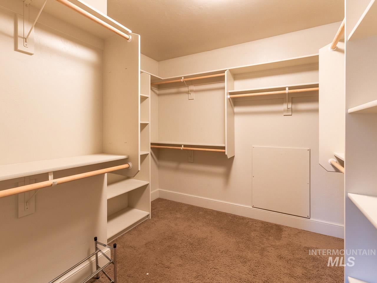 1900 Nordic Village Circle