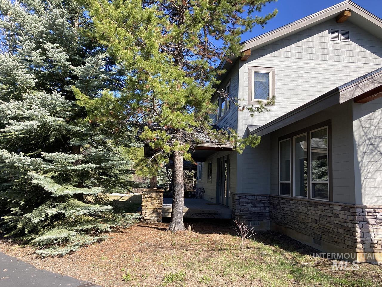 1900 Nordic Village Circle