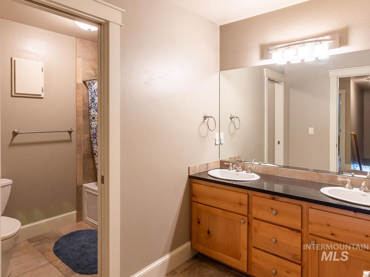 1900 Nordic Village Circle