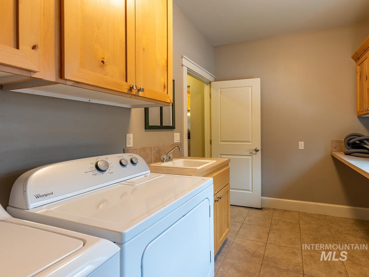 1900 Nordic Village Circle