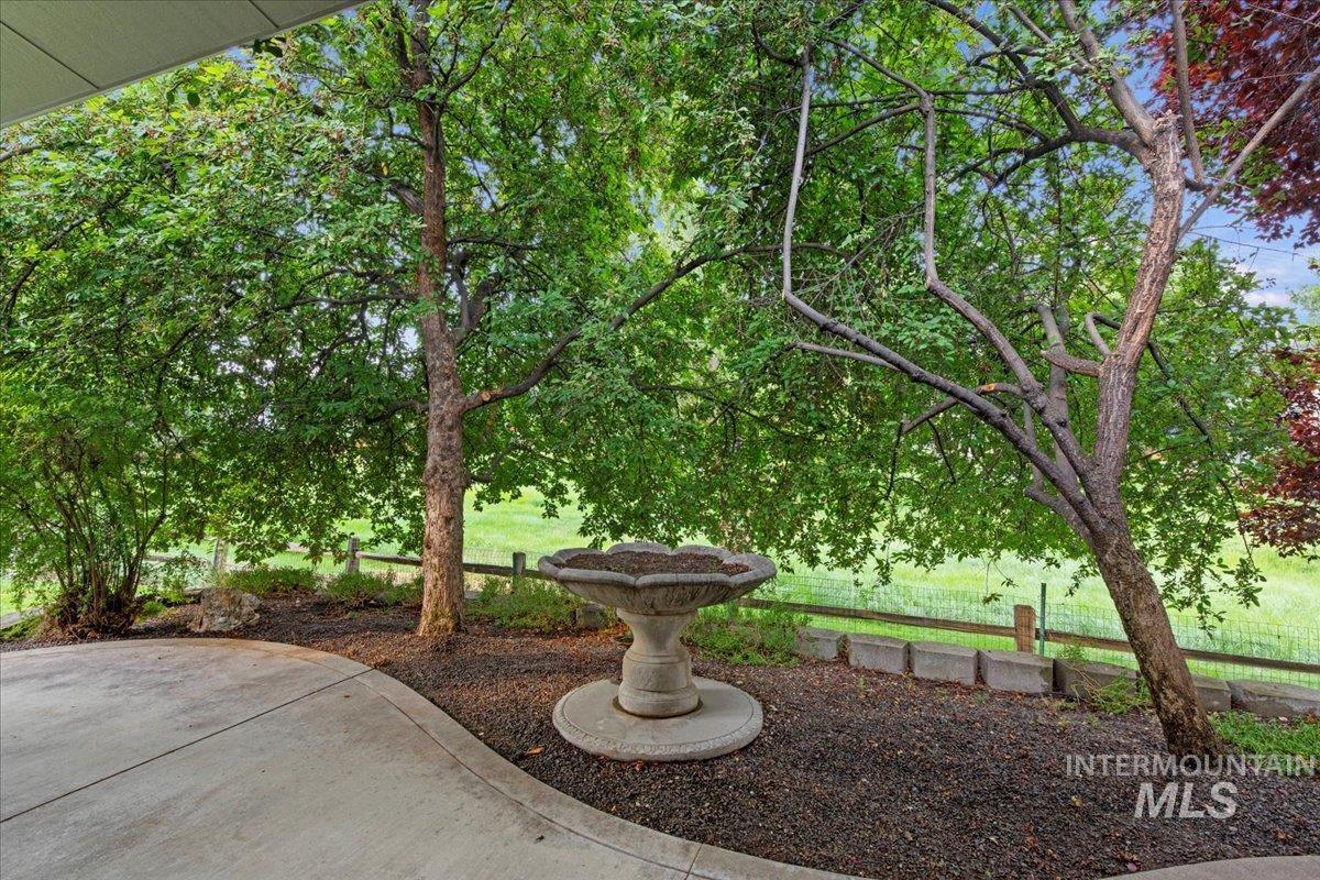 717 S Crosstimber Avenue