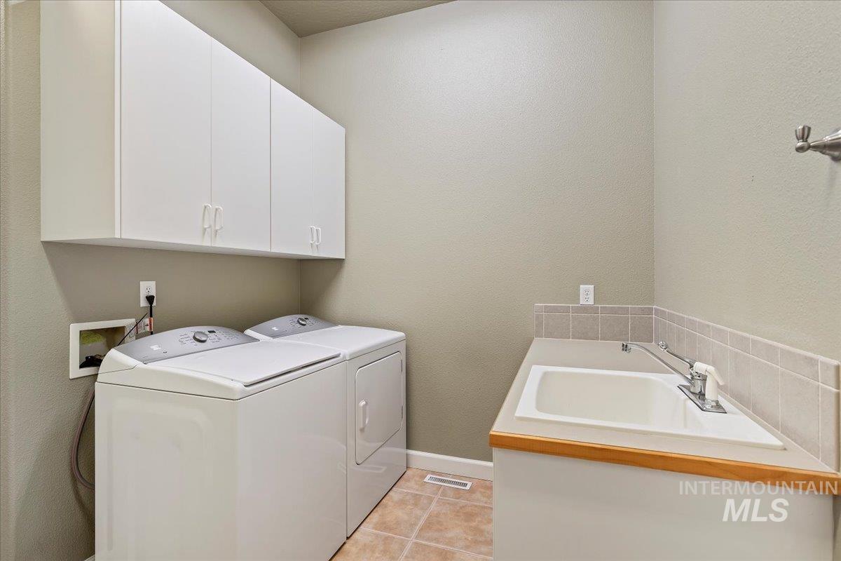 717 S Crosstimber Avenue