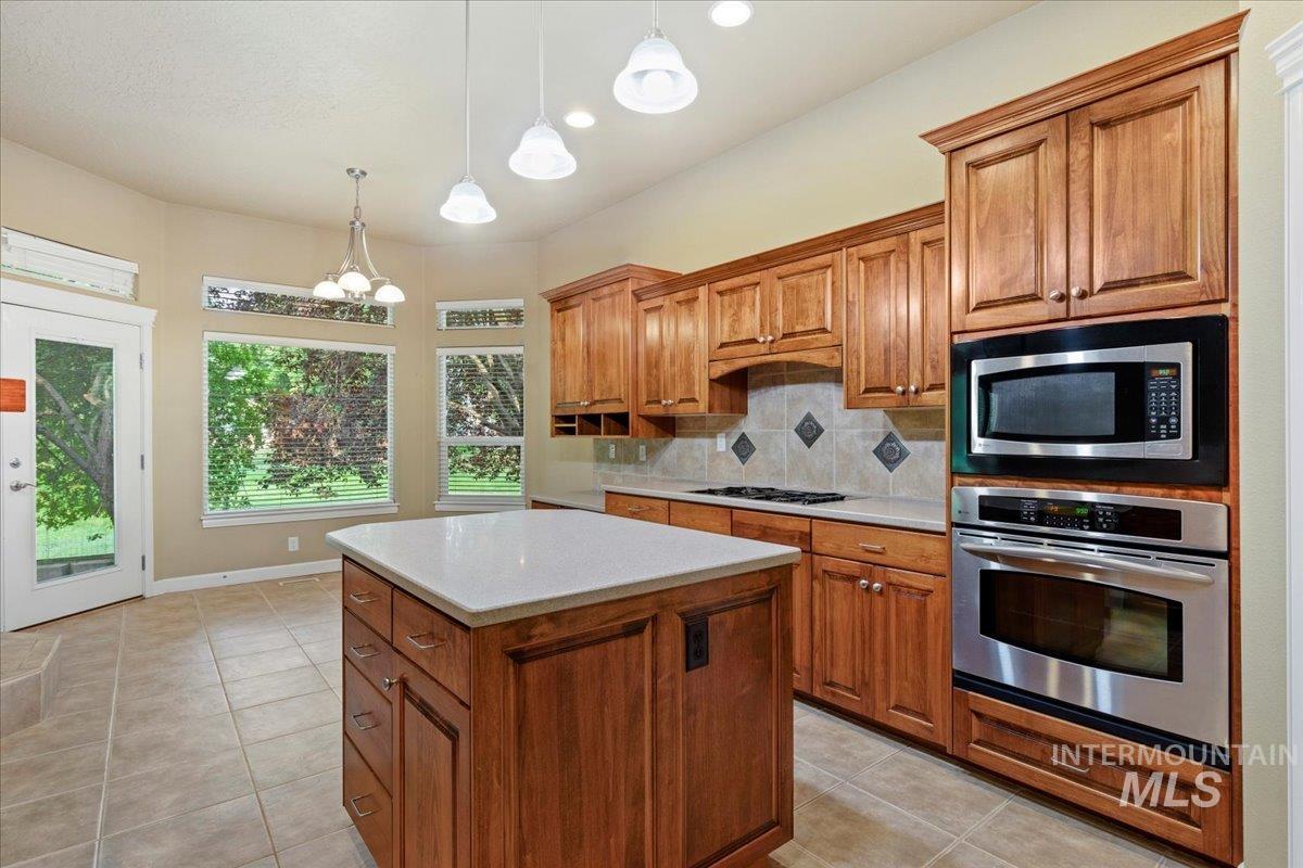 717 S Crosstimber Avenue