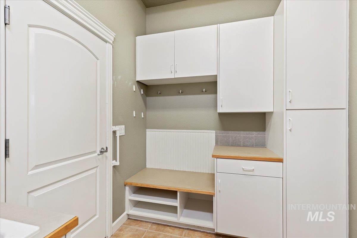 717 S Crosstimber Avenue