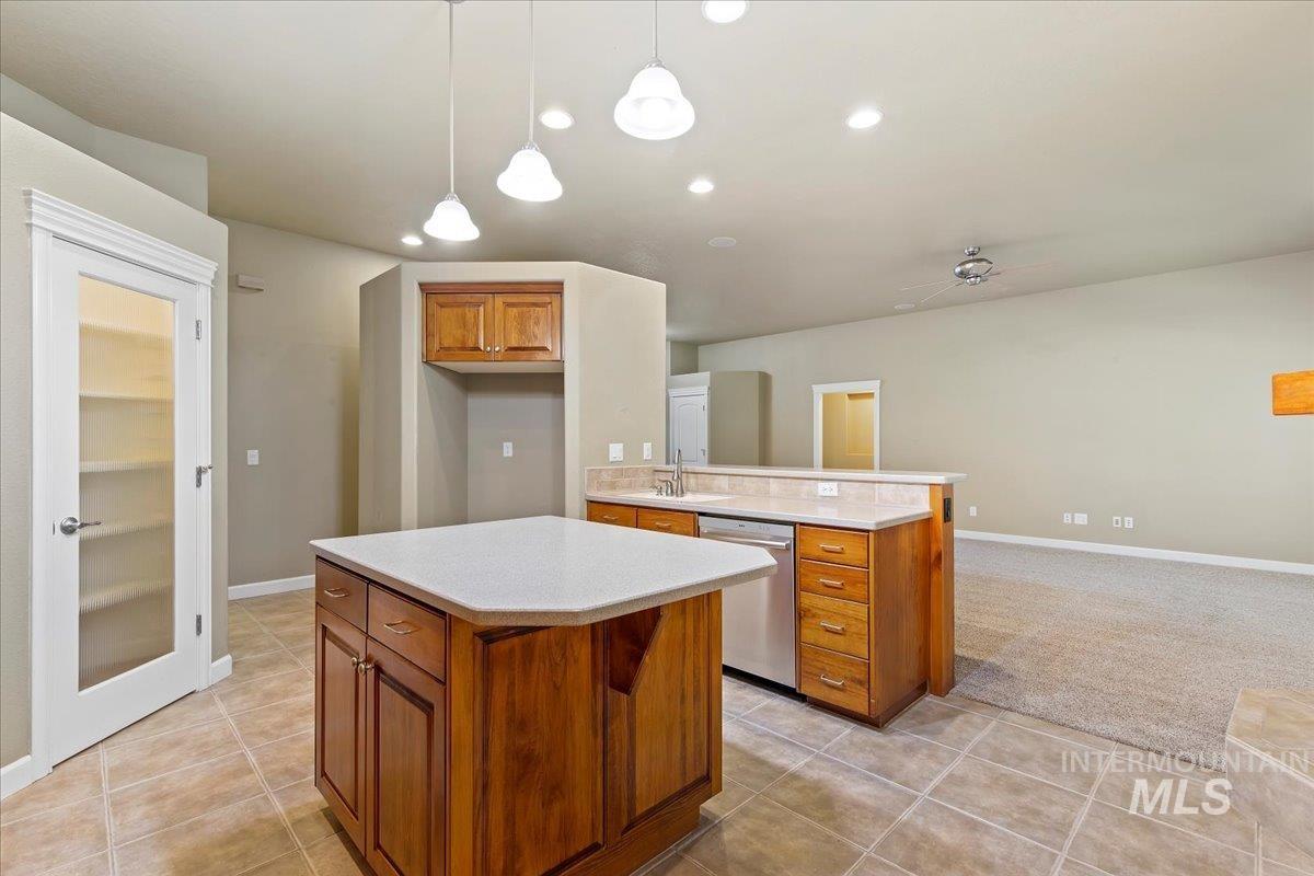 717 S Crosstimber Avenue