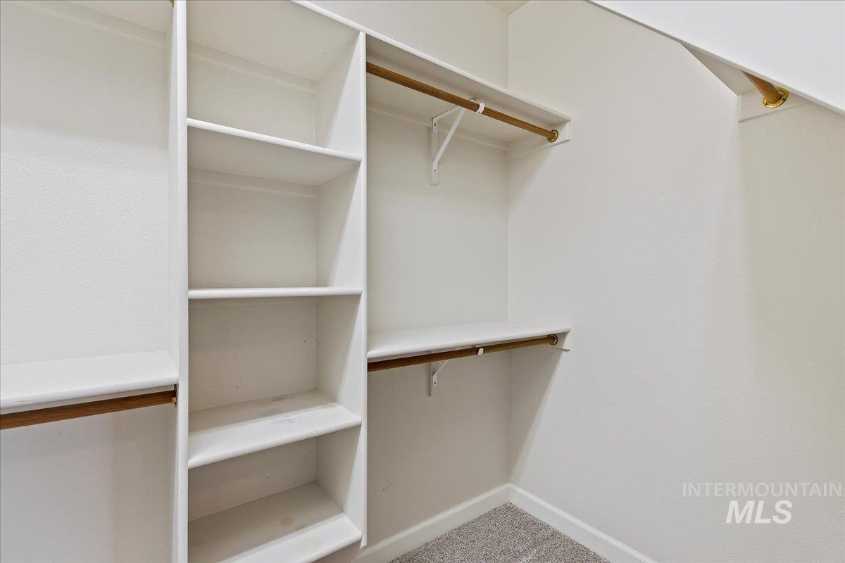 717 S Crosstimber Avenue