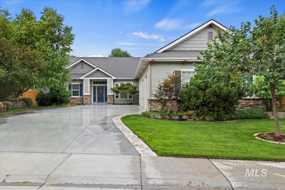 717 S Crosstimber Avenue