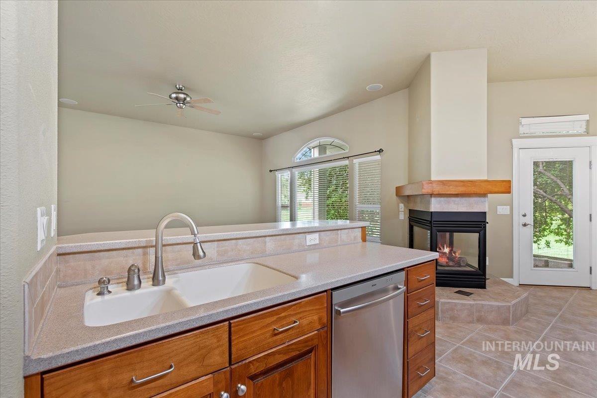 717 S Crosstimber Avenue