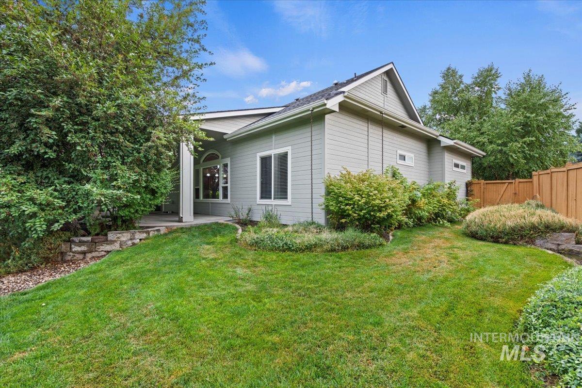 717 S Crosstimber Avenue