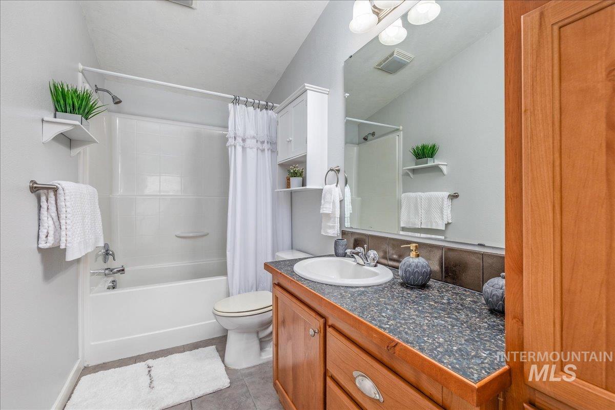 9390 W Ustick Rd Unit: 32