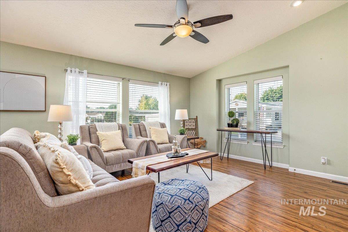 9390 W Ustick Rd Unit: 32