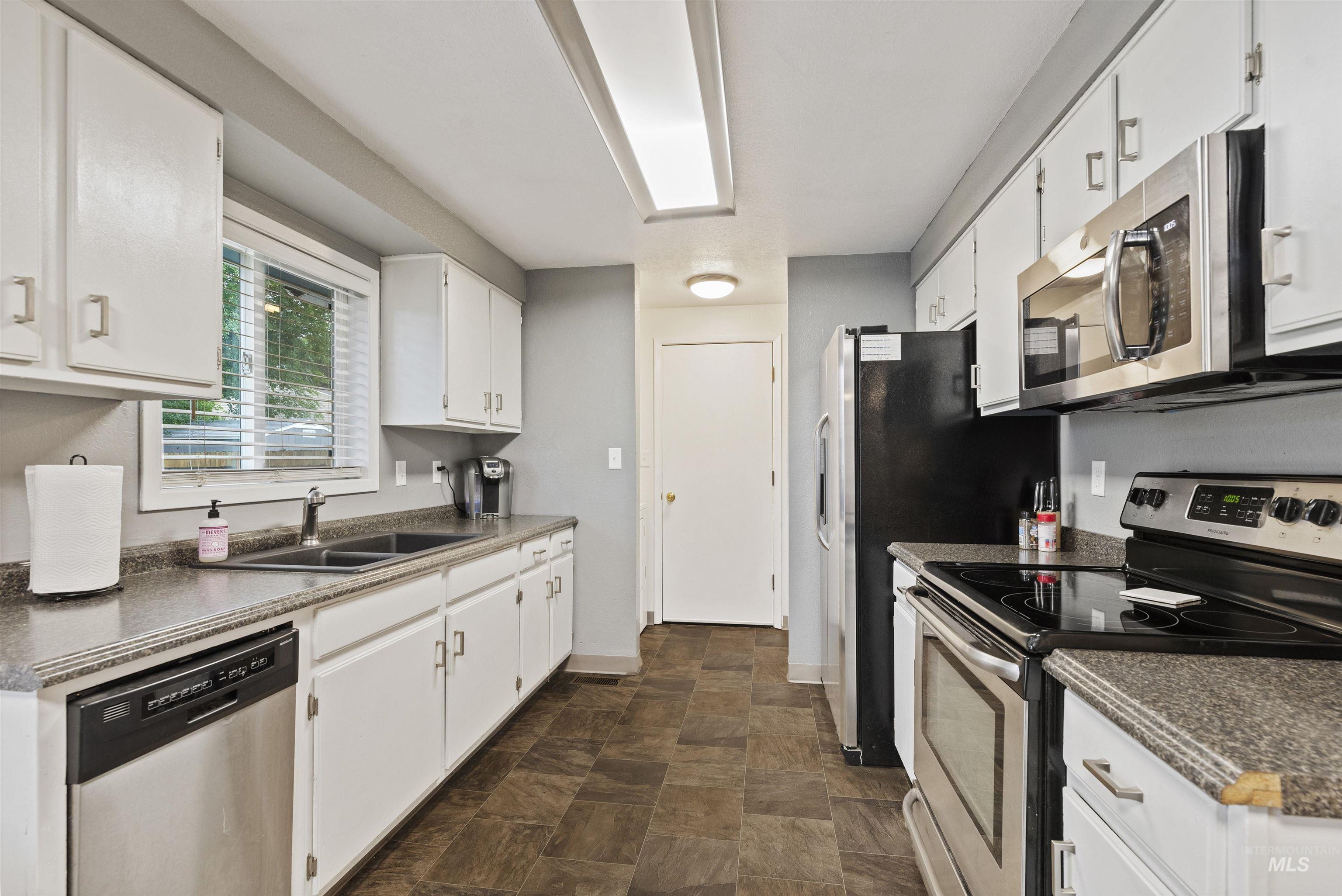 1411 W Kingswood Avenue