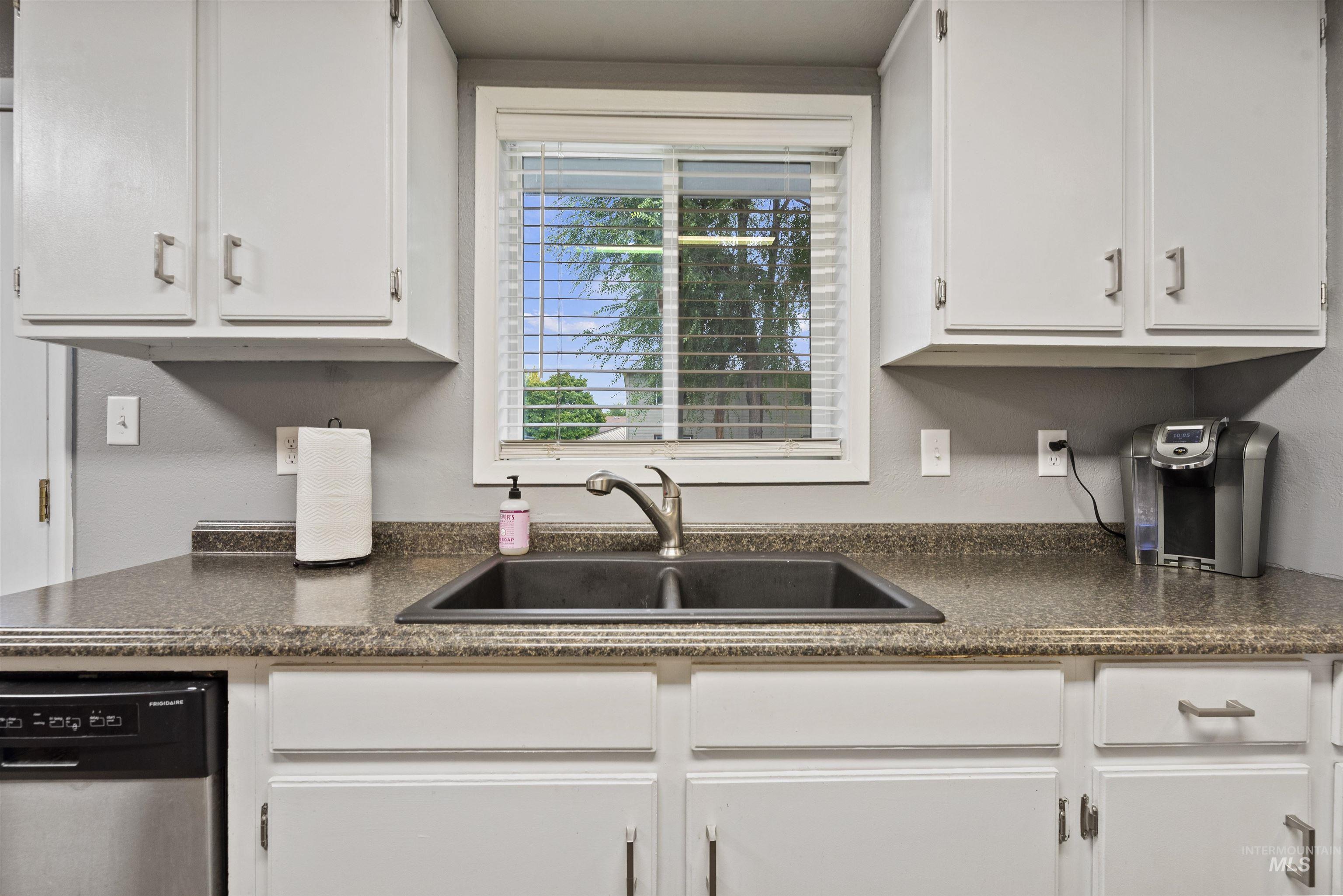 1411 W Kingswood Avenue