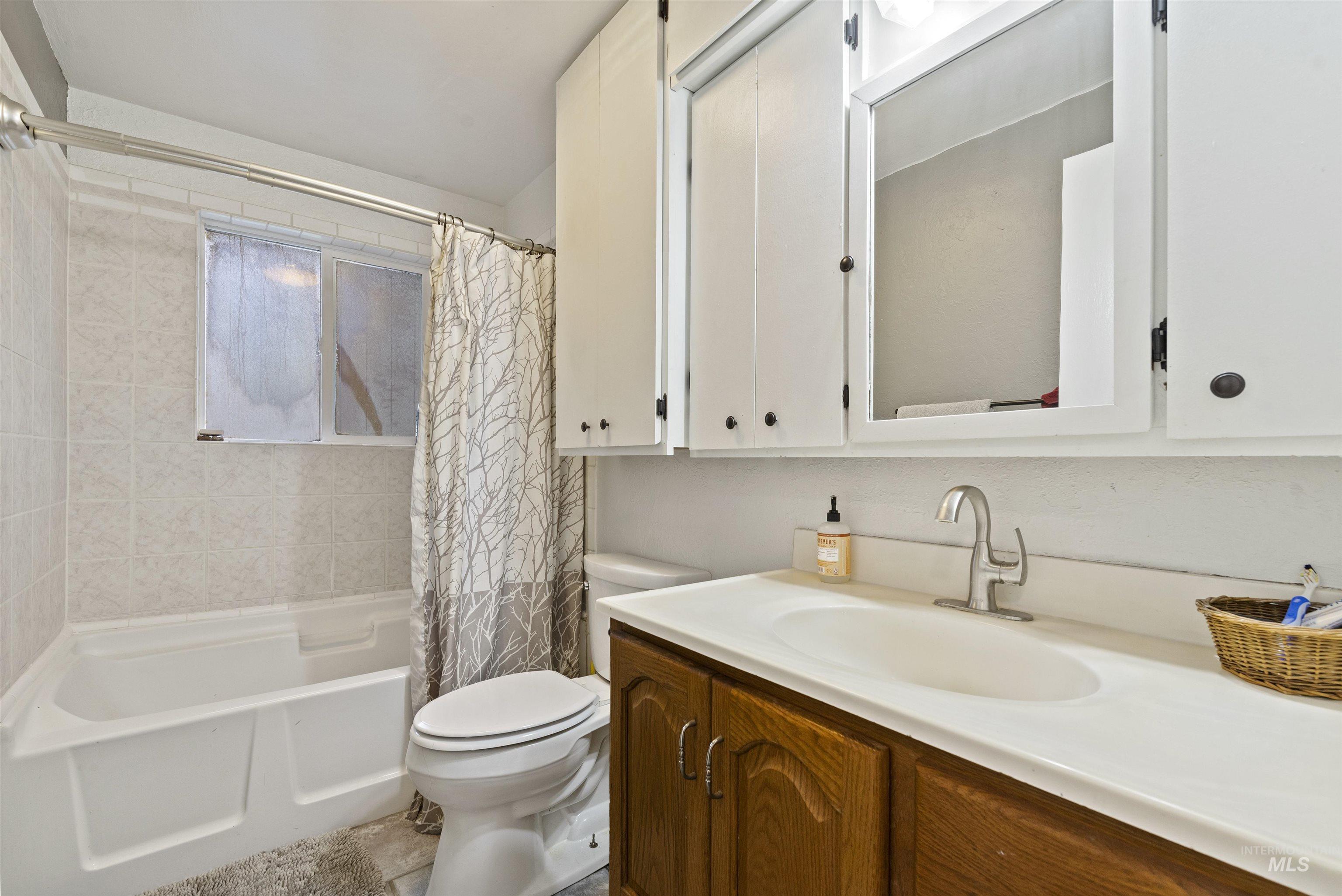 1411 W Kingswood Avenue