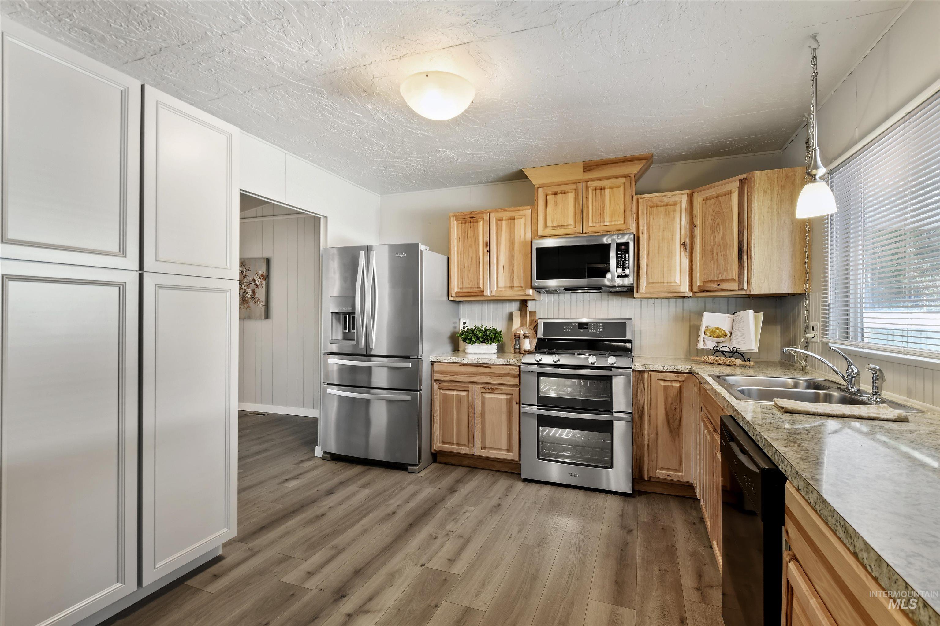 8215 W Appomattox Ln