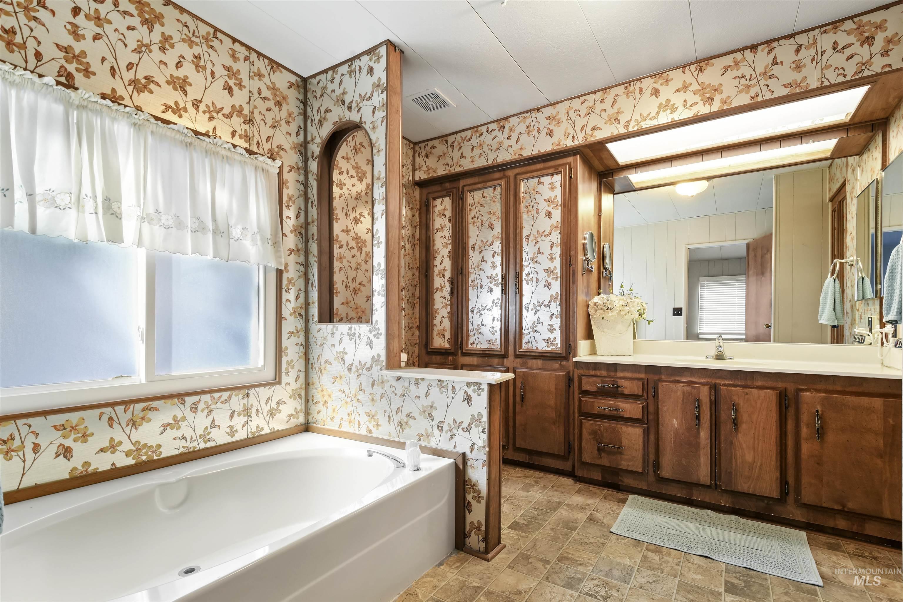 8215 W Appomattox Ln