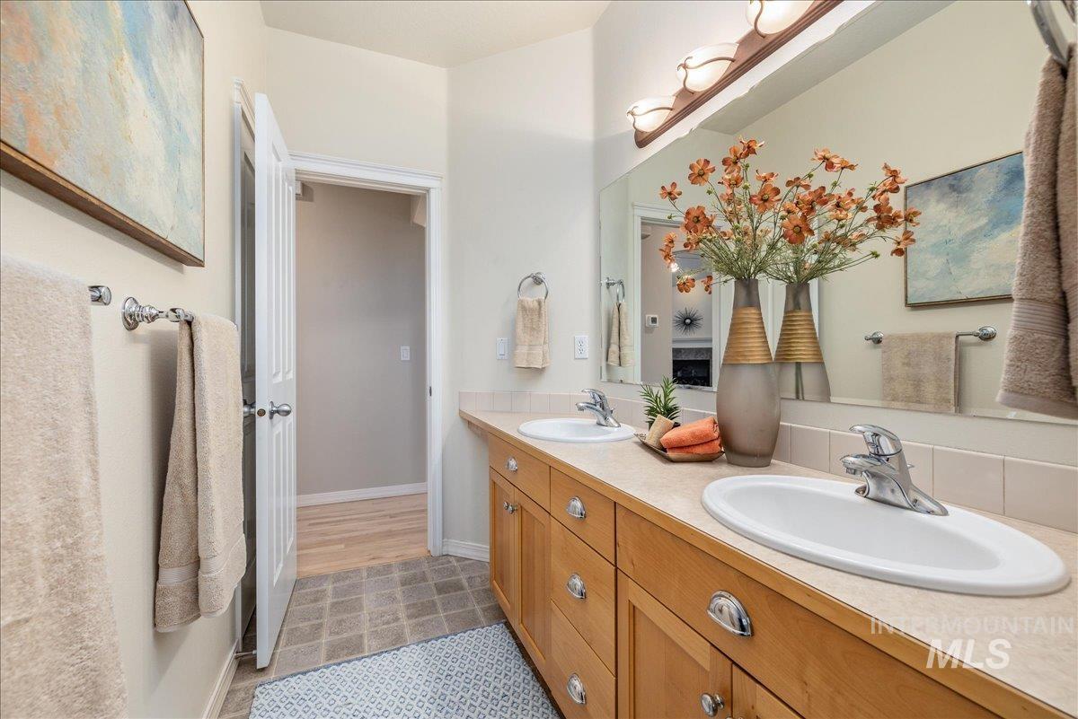 5049 N Brookmeadow Way