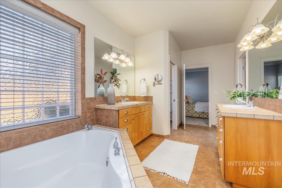 5049 N Brookmeadow Way