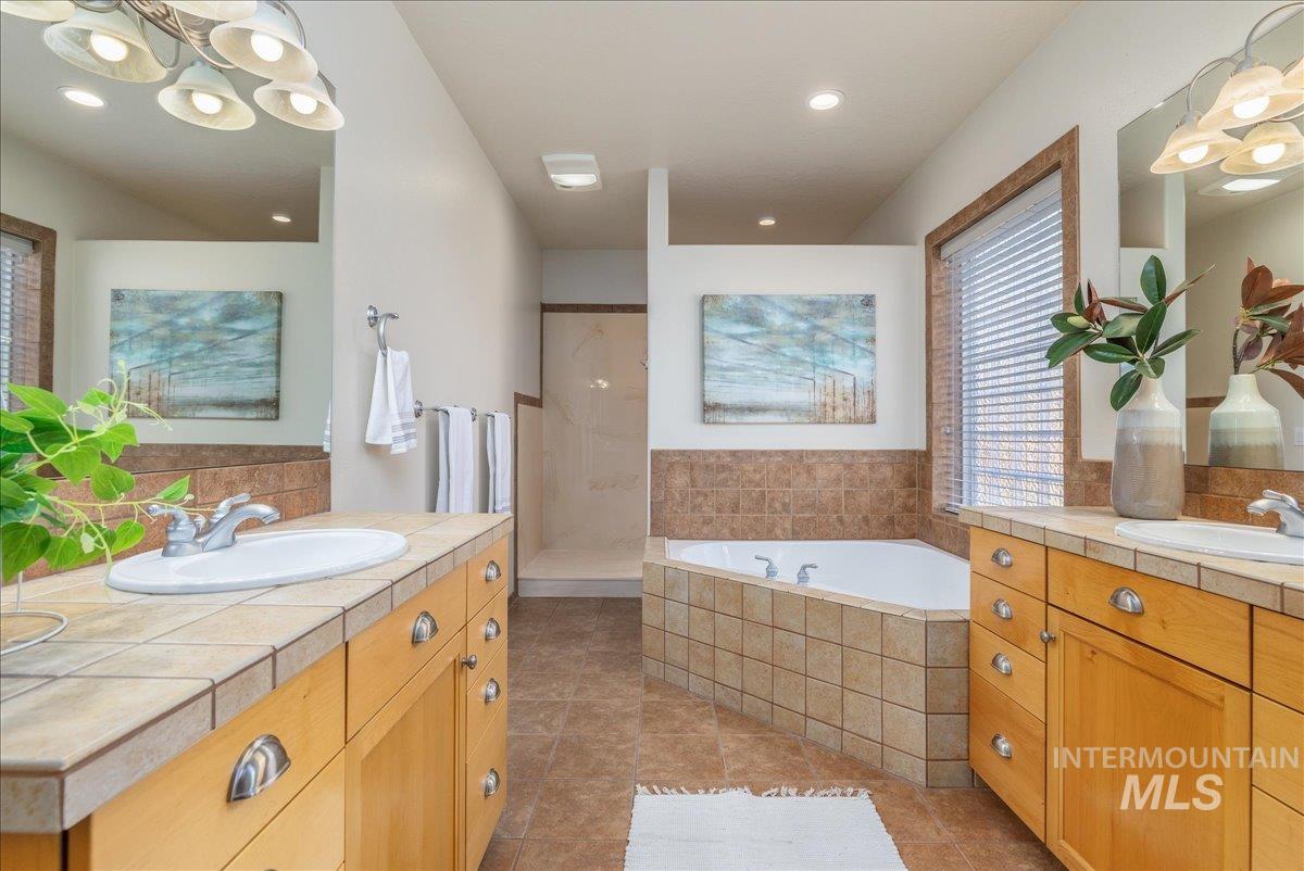 5049 N Brookmeadow Way