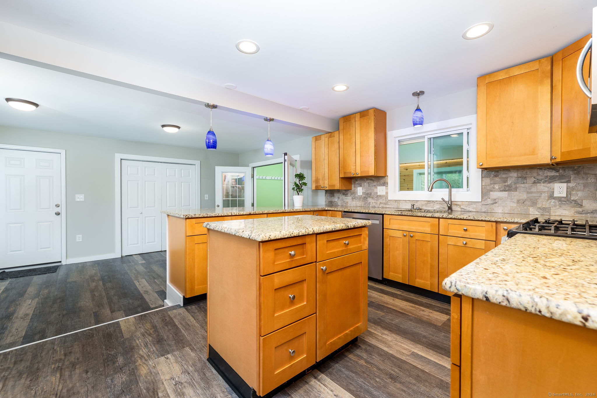 323 Tunxis Avenue