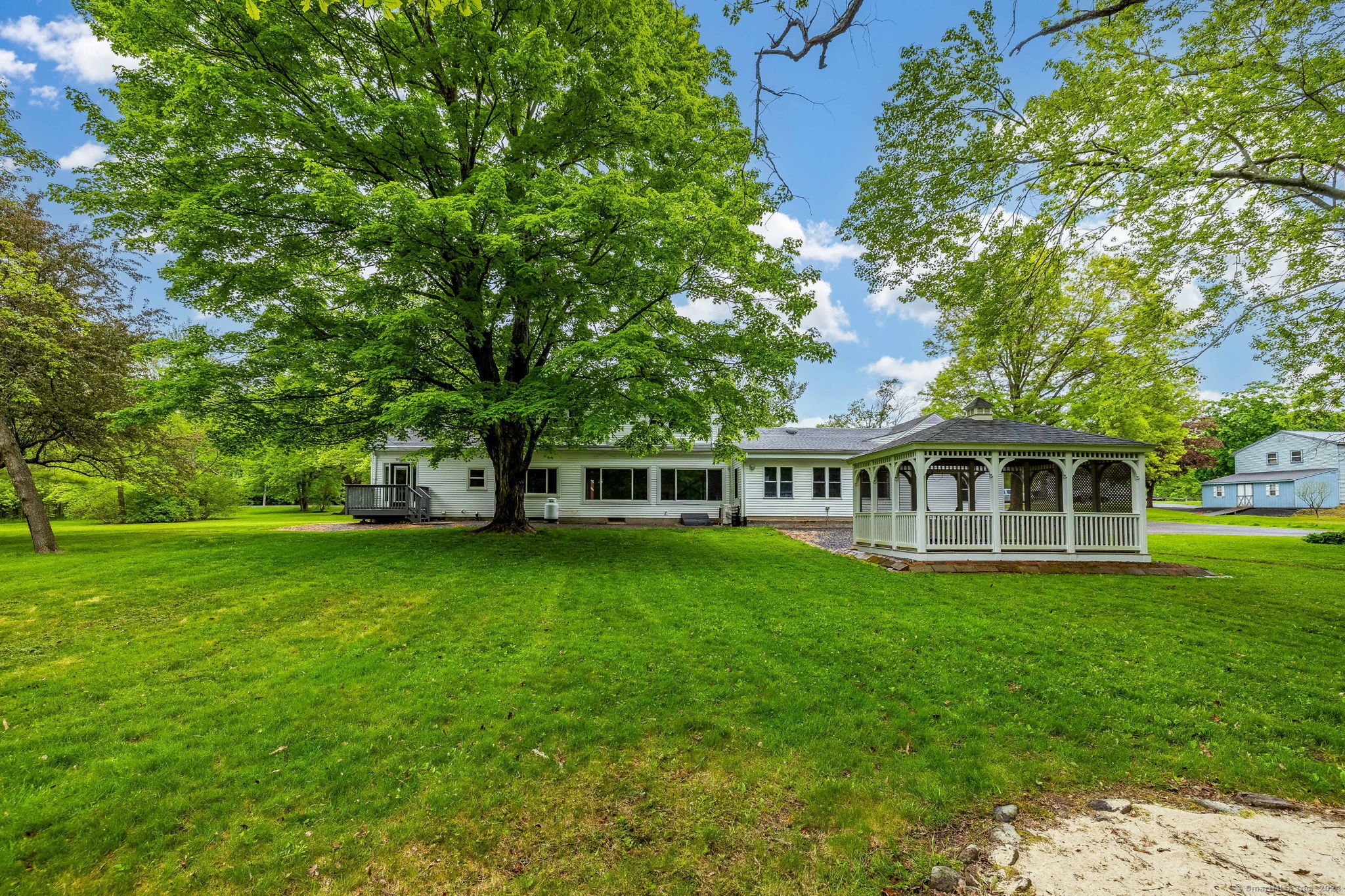 323 Tunxis Avenue