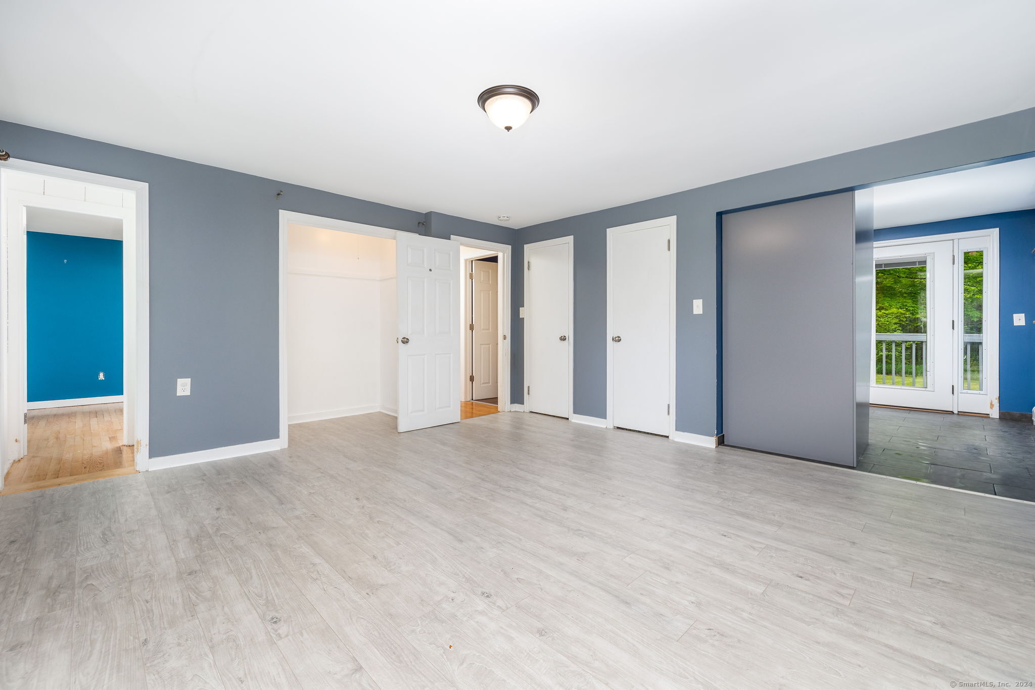 323 Tunxis Avenue