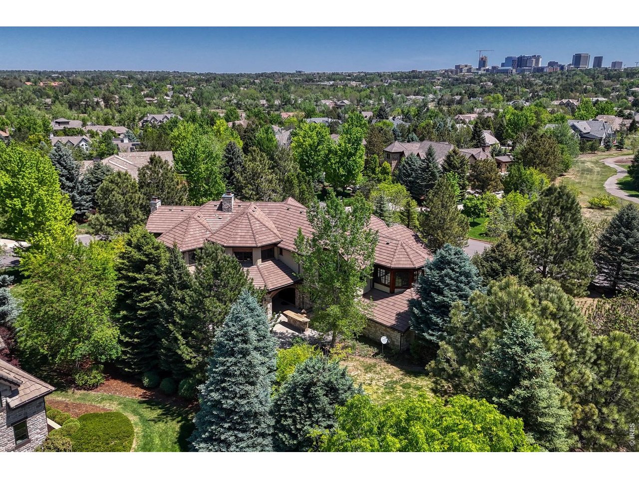 4320 E Linden Cir