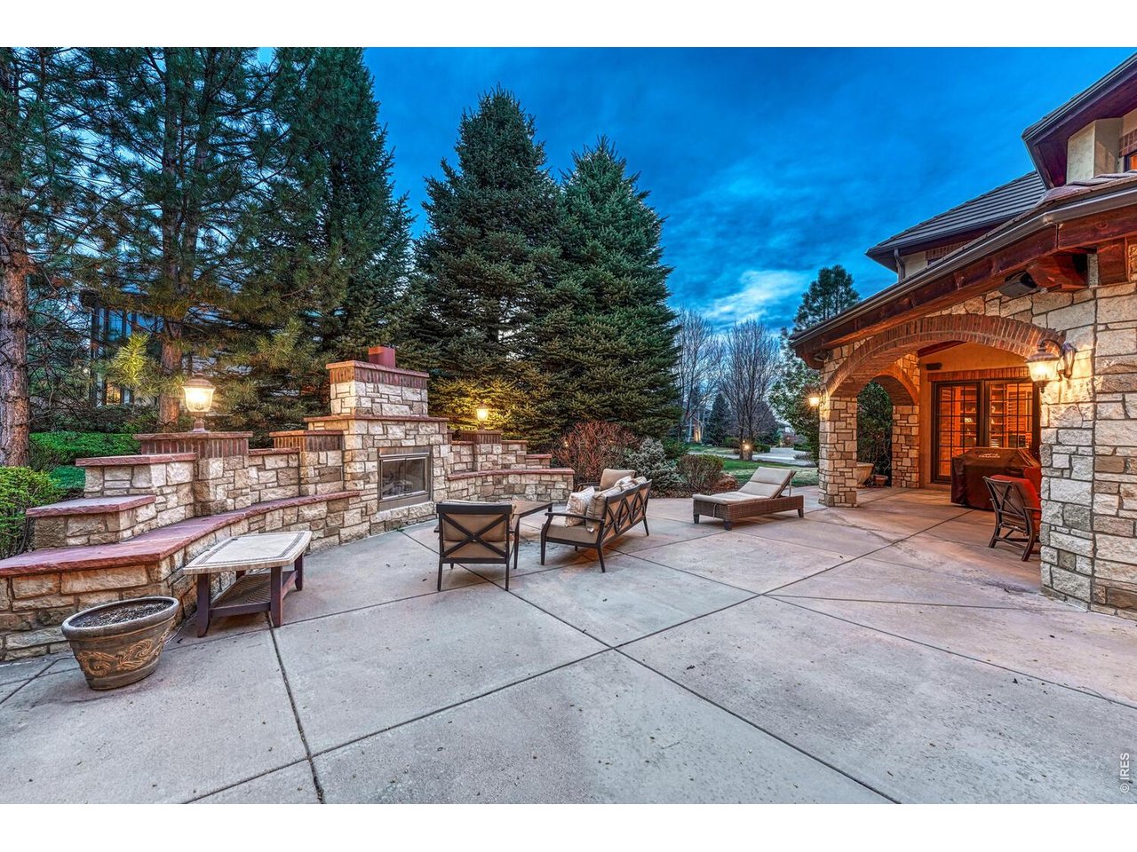 4320 E Linden Cir