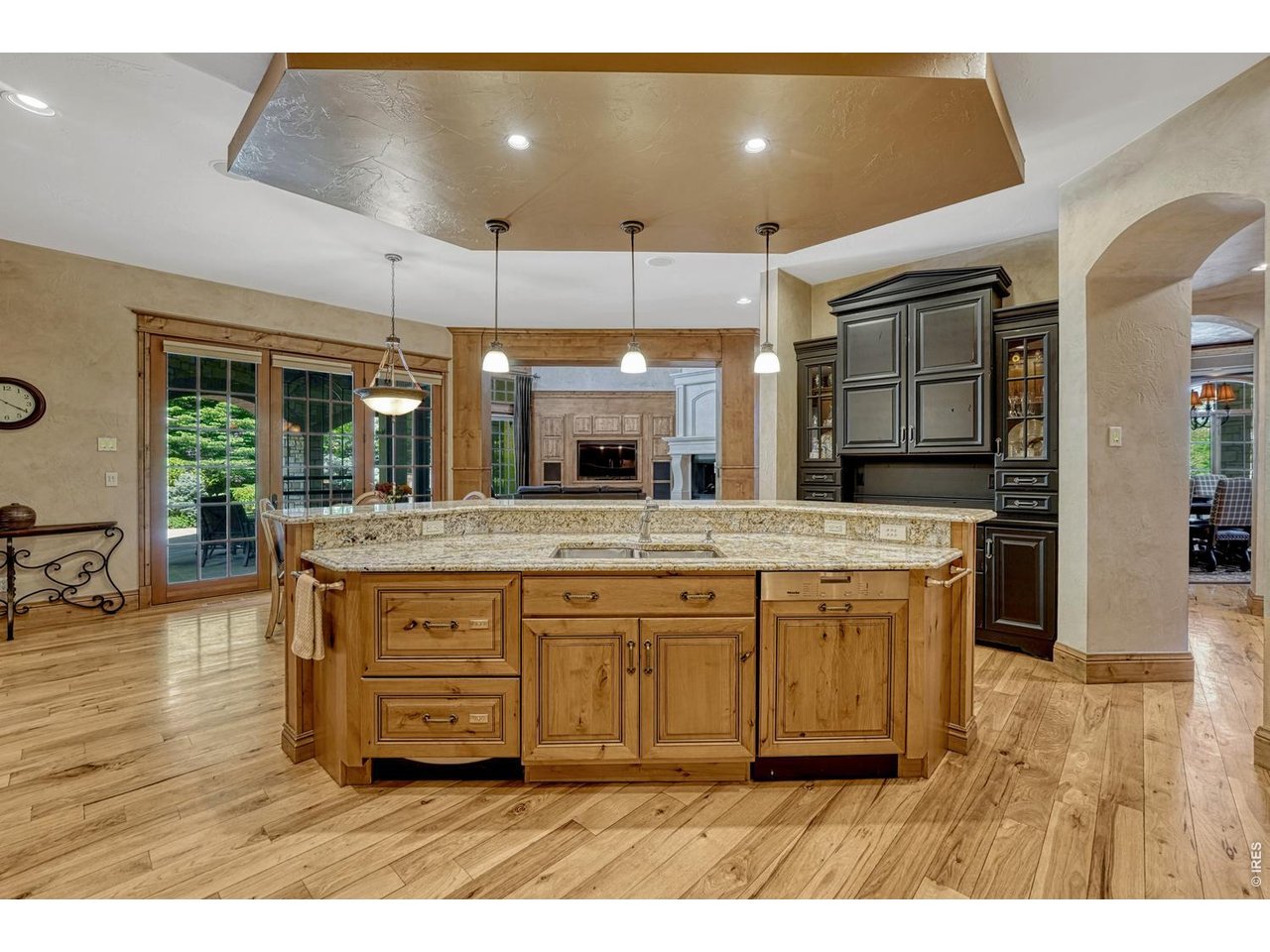 4320 E Linden Cir