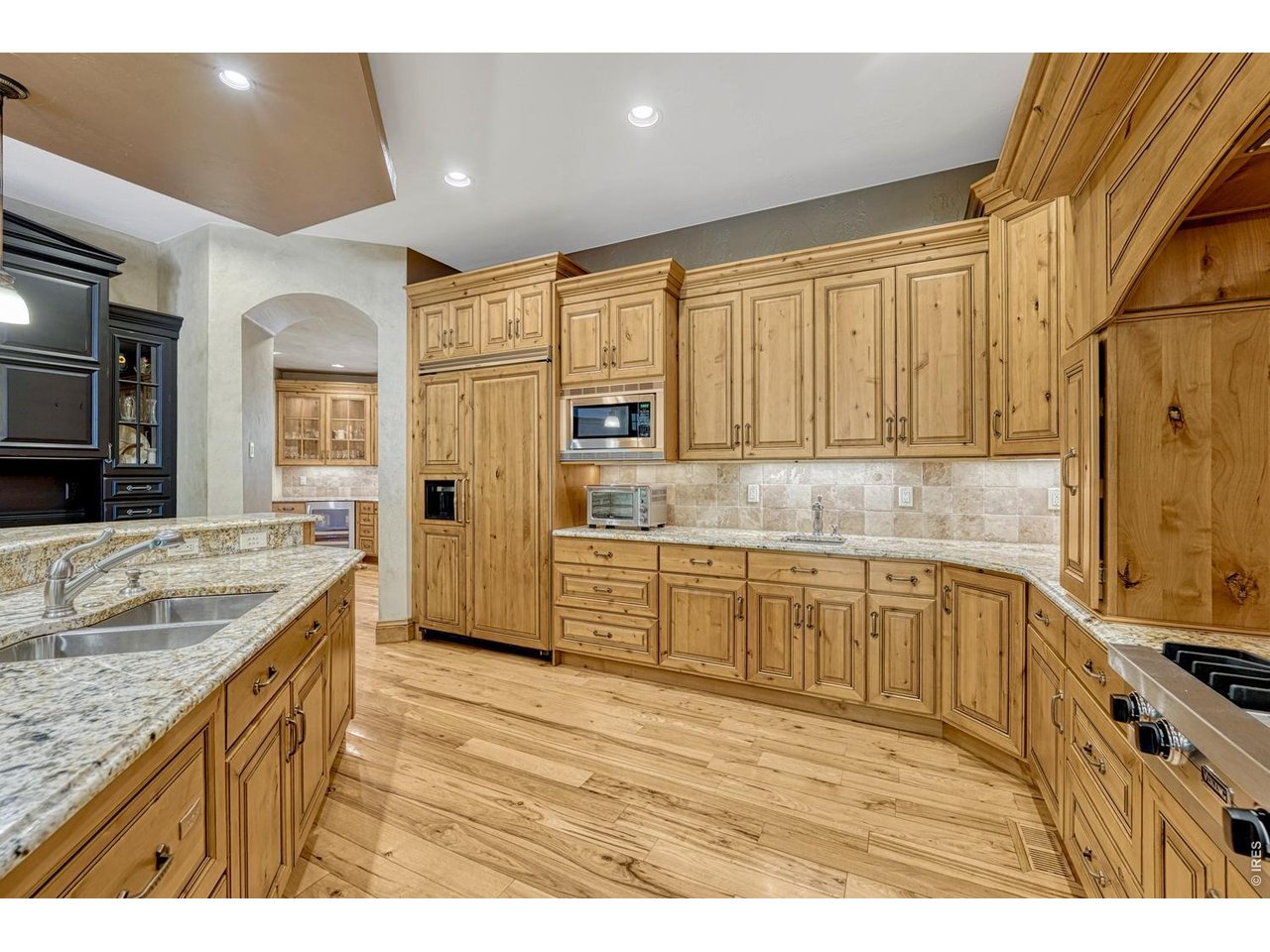 4320 E Linden Cir