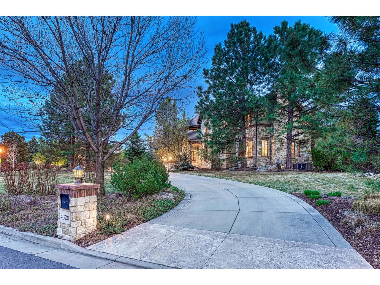 4320 E Linden Cir