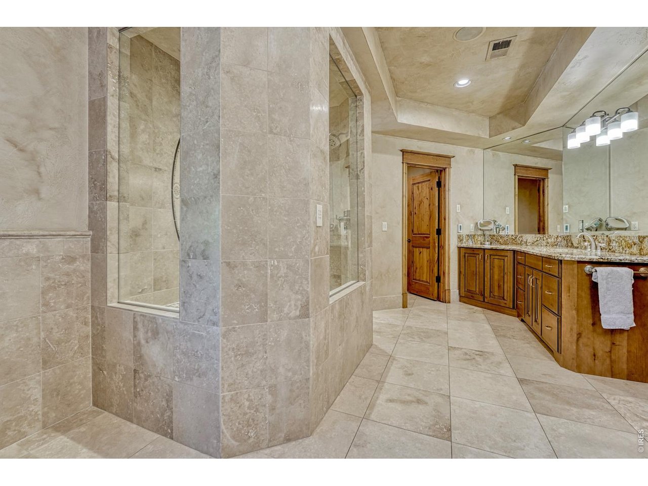 4320 E Linden Cir
