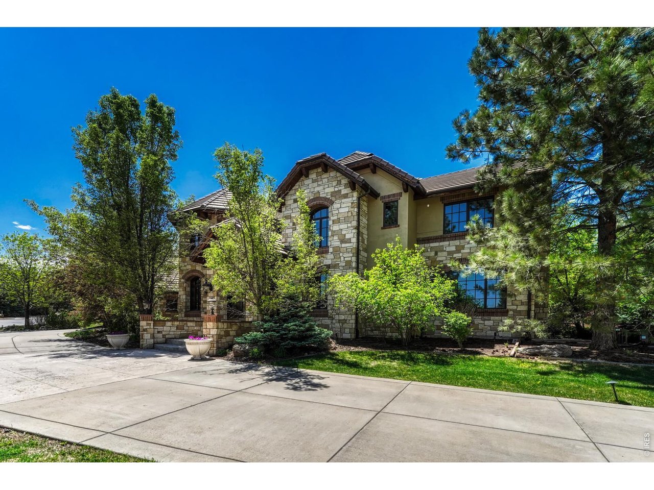 4320 E Linden Cir