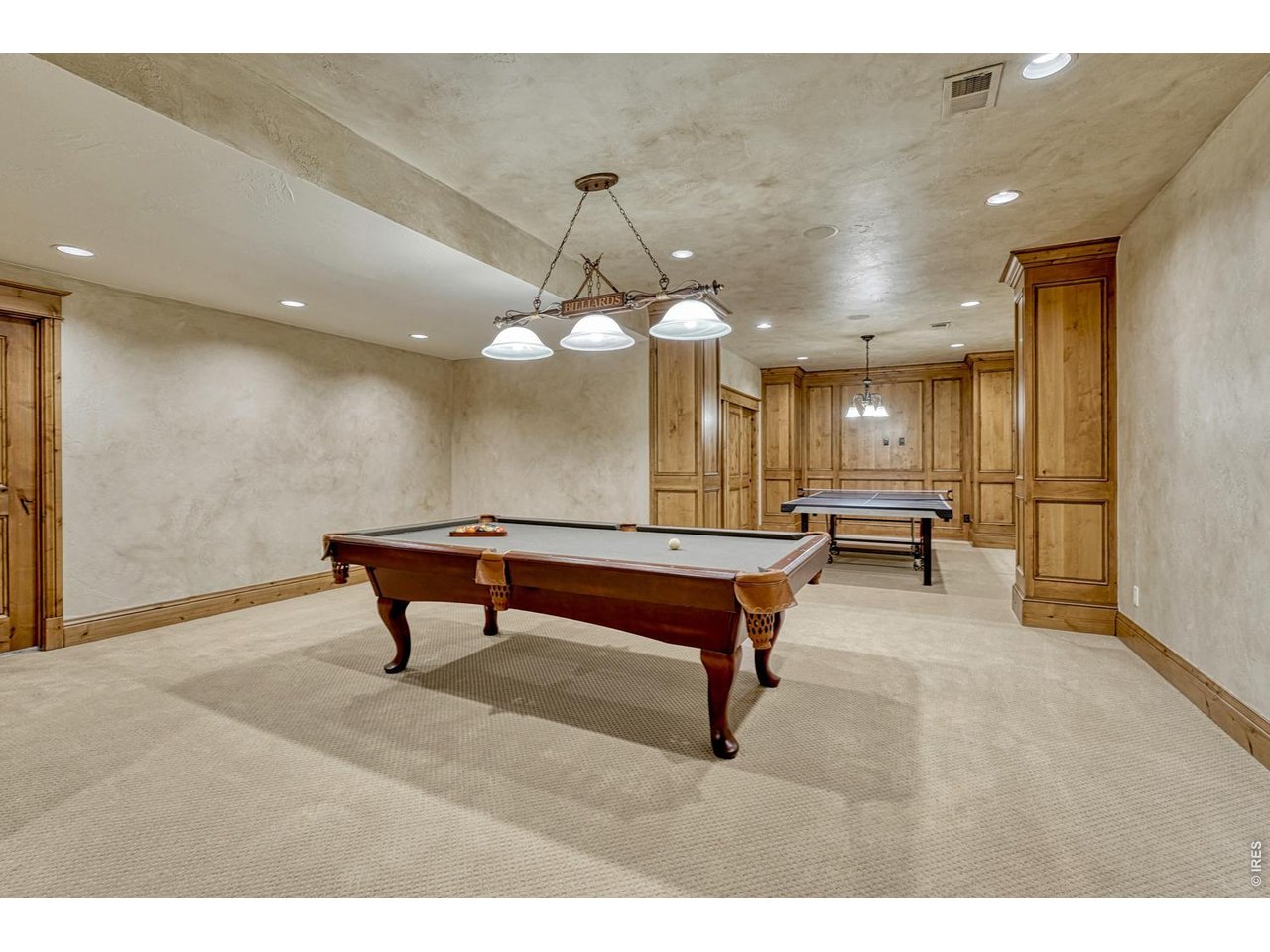 4320 E Linden Cir