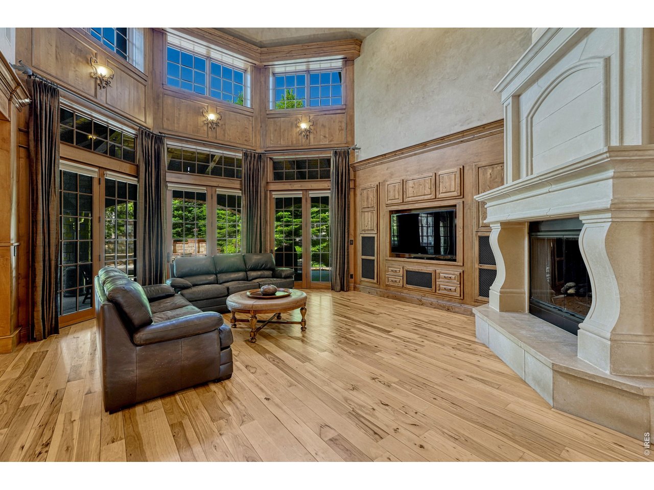 4320 E Linden Cir