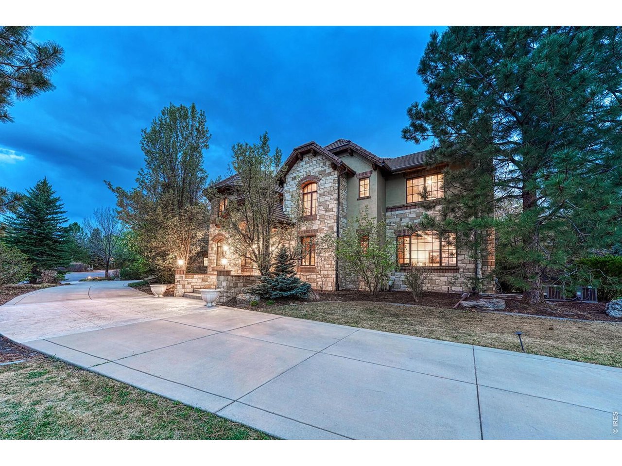 4320 E Linden Cir