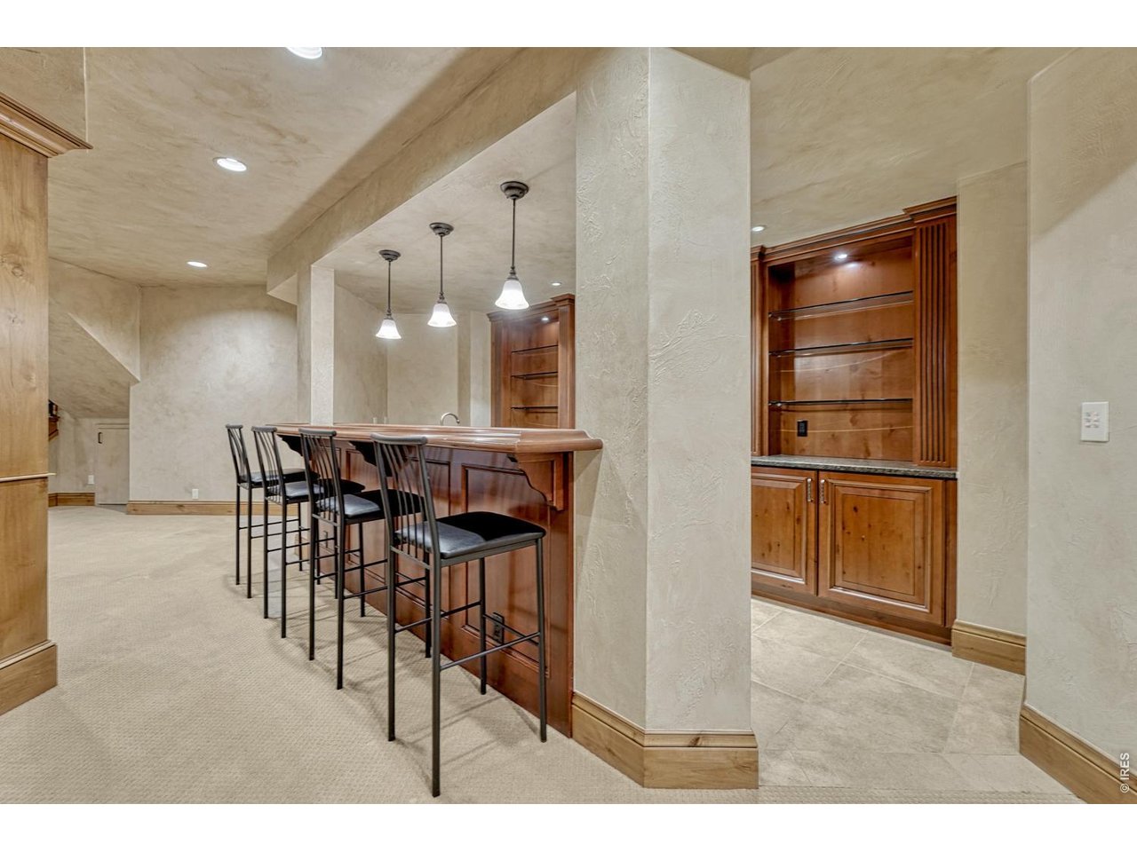4320 E Linden Cir