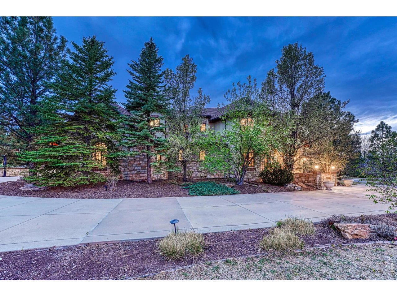 4320 E Linden Cir