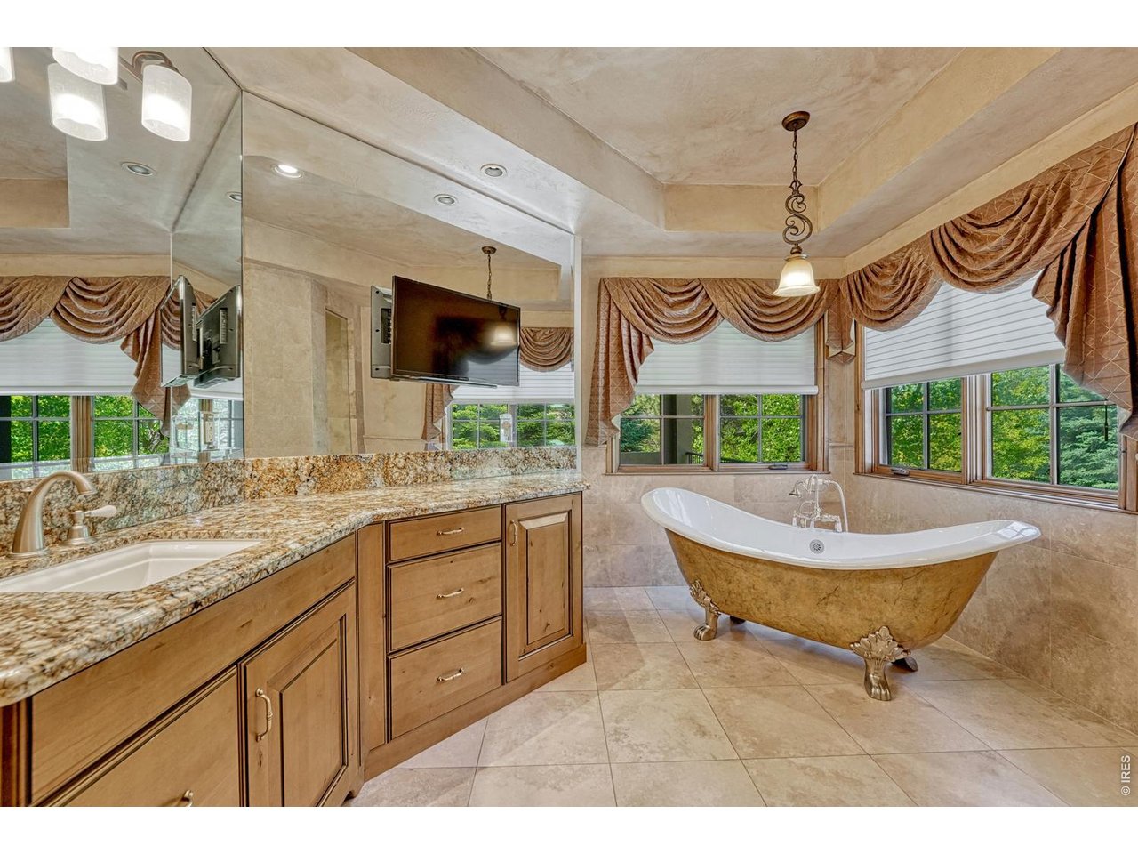 4320 E Linden Cir