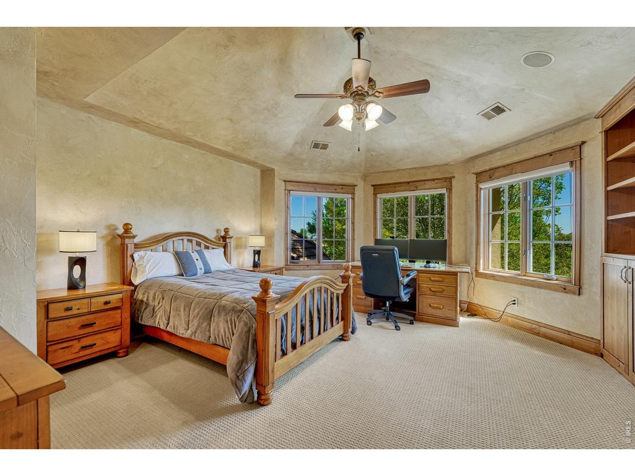 4320 E Linden Cir