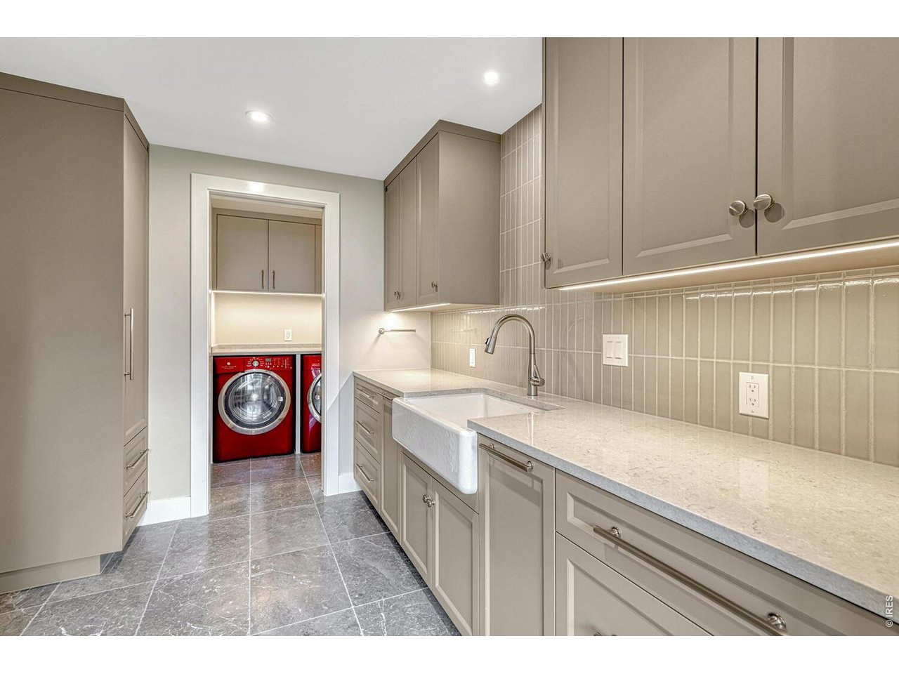3080 E Flora Pl