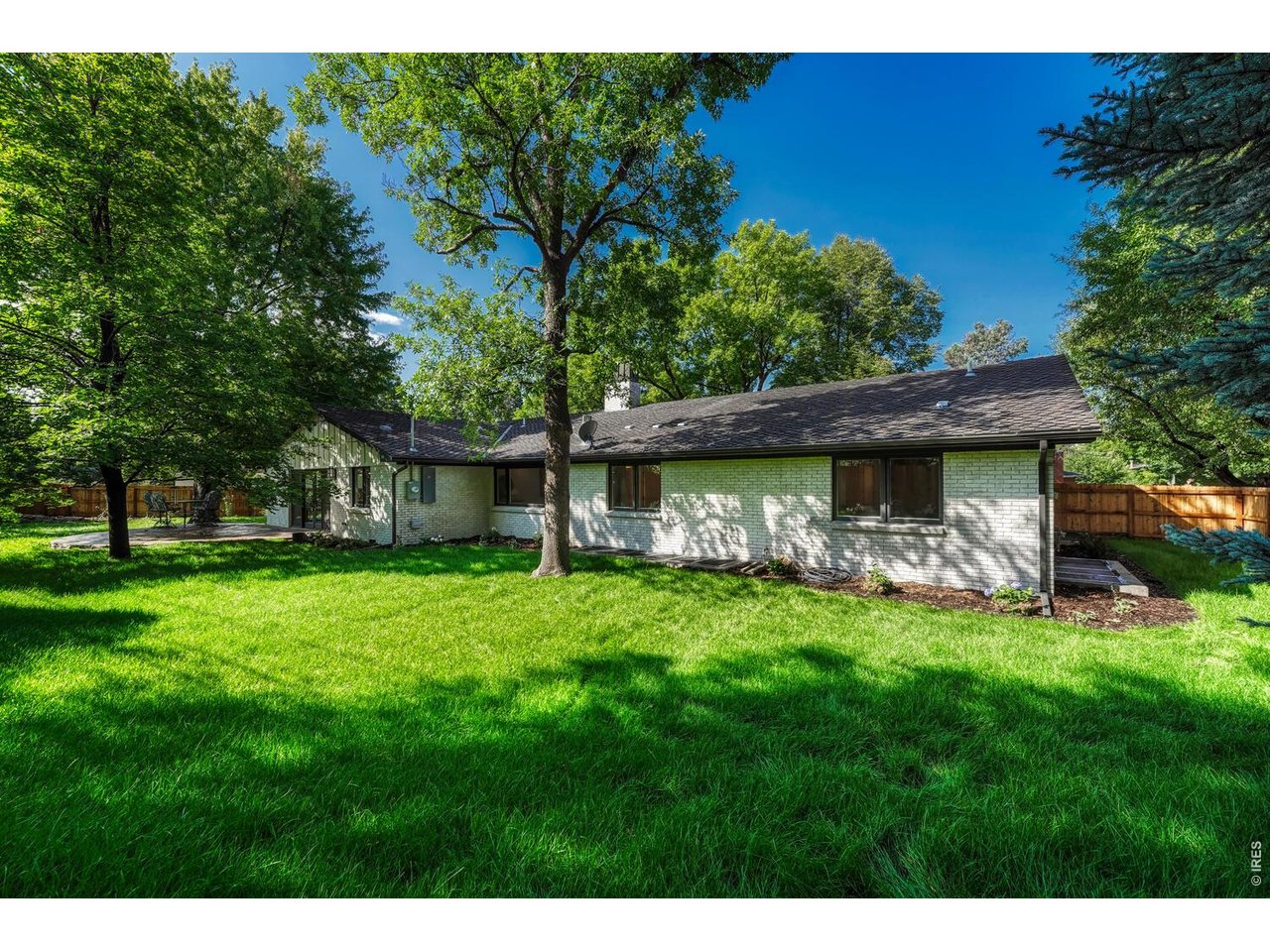 3080 E Flora Pl