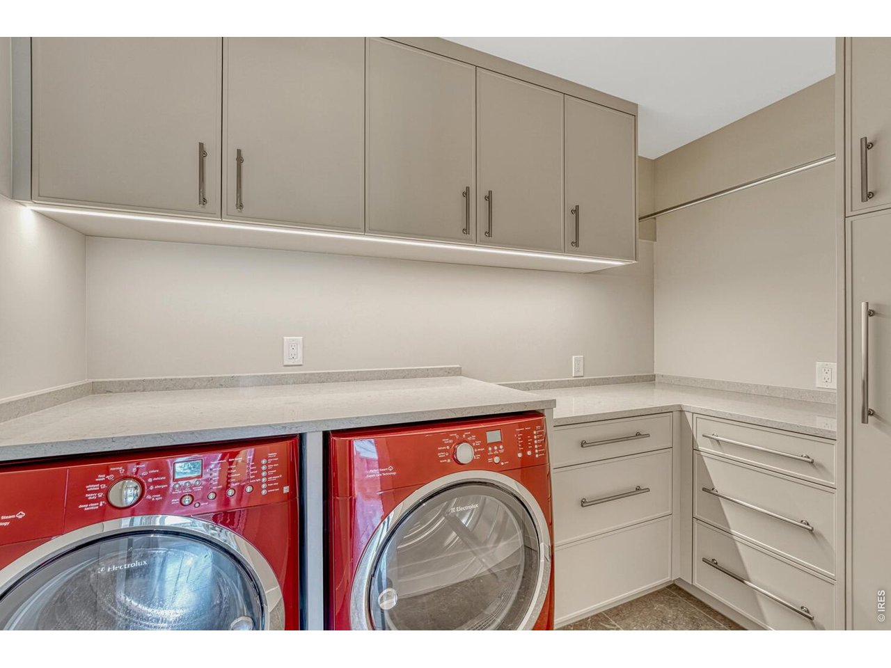 3080 E Flora Pl