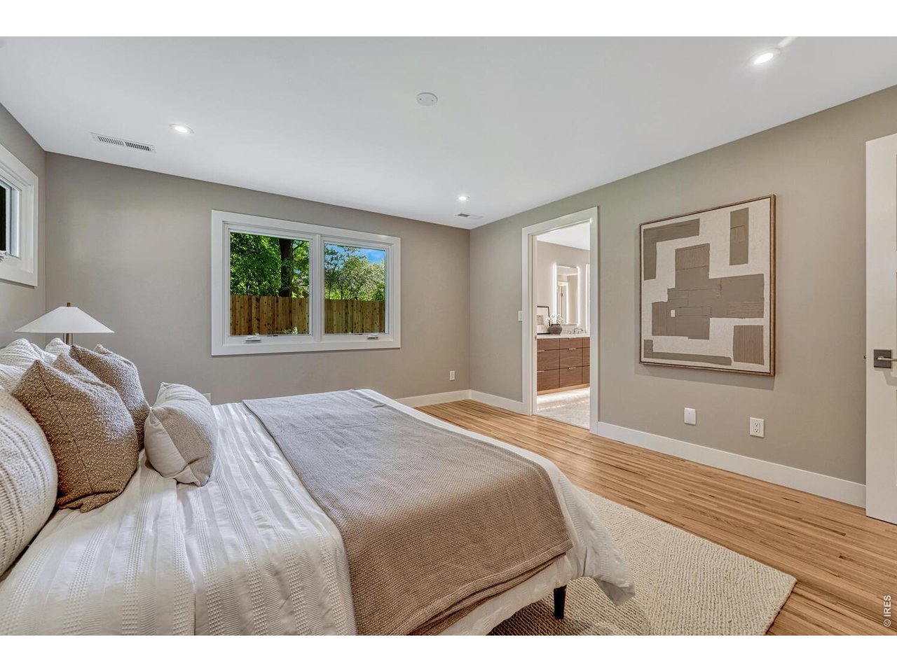3080 E Flora Pl